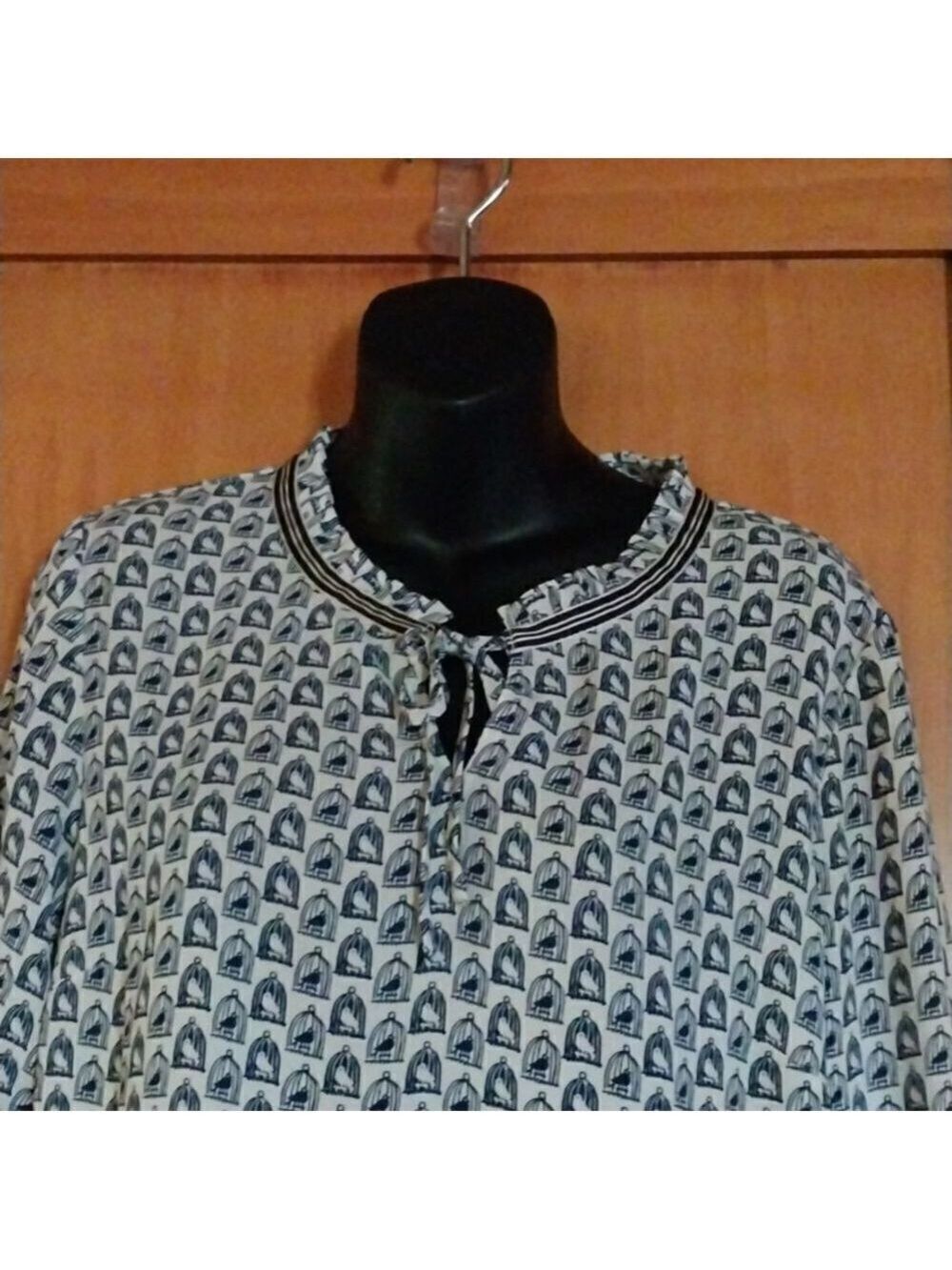 Talbots Women Cream & Blue Birdcage Long Sleeves Blouse SizeL - Picture 2 of 13